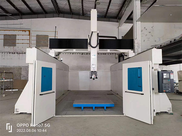 1747879127439152.jpg 五轴加工中心2.jpg