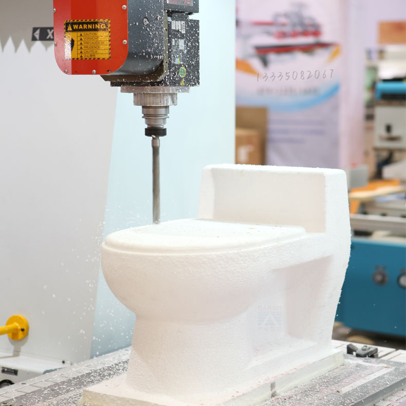 1747879153272369.jpg 五轴加工中心118-790.jpg