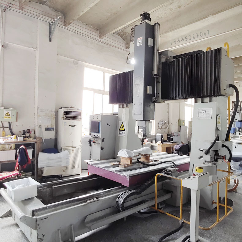 1756175165495665.jpg 1厚片吸塑件五轴加工中心7.jpg