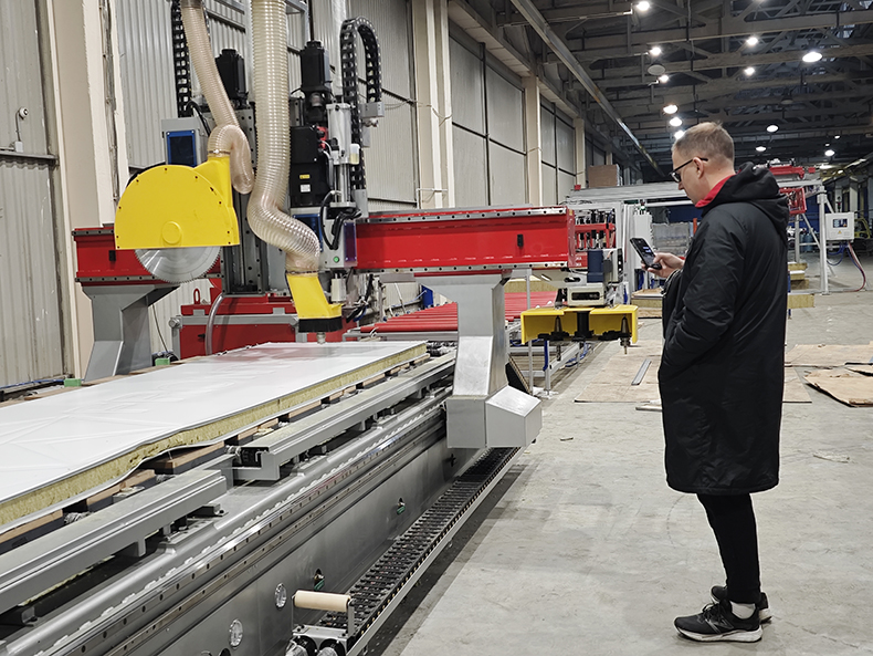 1761109983155325.jpg 岩棉切割1.jpg