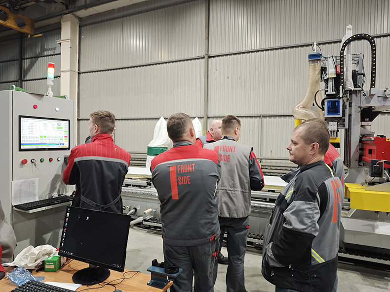 1761110001205250.jpg 岩棉切割3.jpg