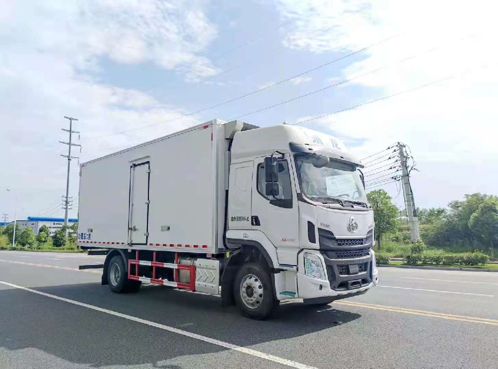 冷藏车厢板加工中心，从制造到智造的转变