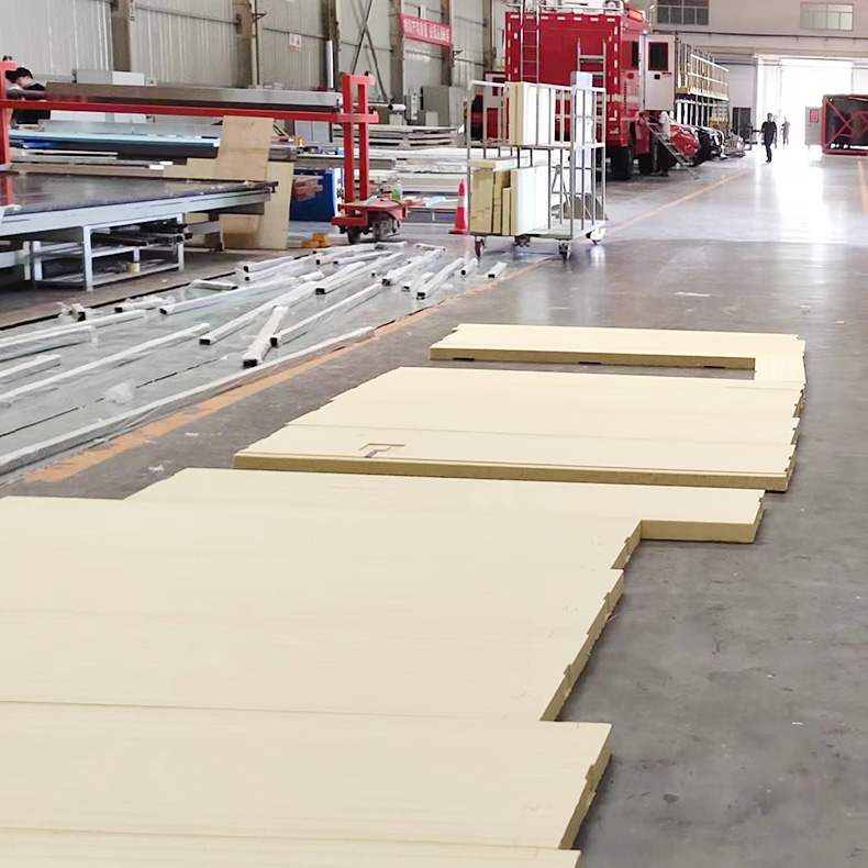 1768455704219823.jpg 冷藏车厢板加工中心20.jpg