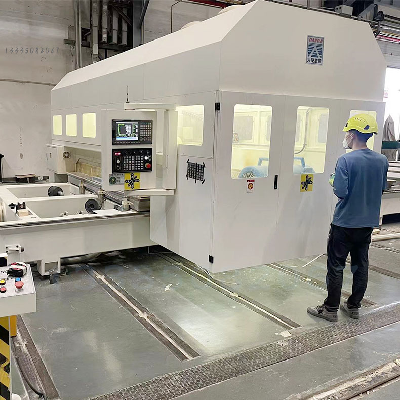 1769566271631115.jpg 冷藏车厢板加工中心15.jpg