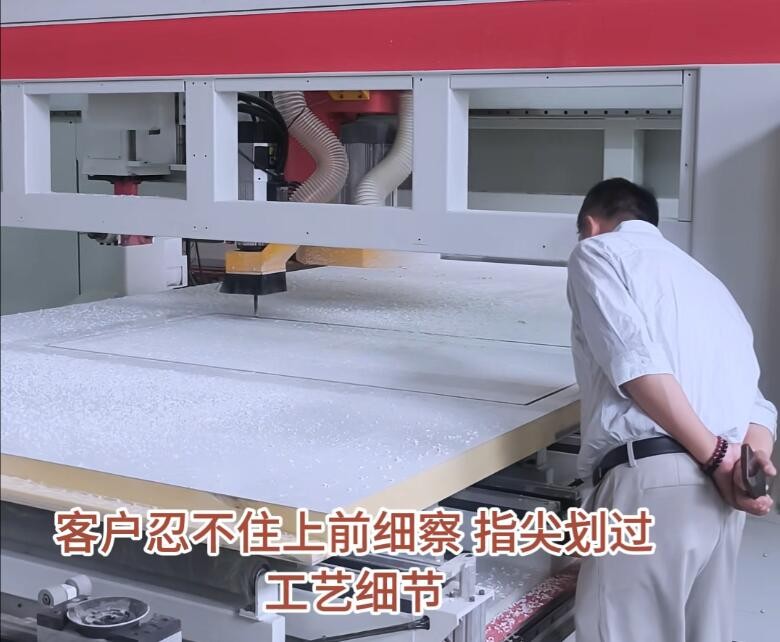 江铃冷藏车加工中心5.jpg